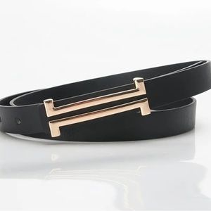 Classy belt with H hardware